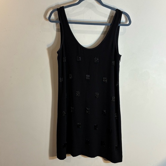 ELIZABETH & JAMES Sz XS Sccop Neck Beaded Clusters Sleeveless Lined Mini Dress - Picture 2 of 15